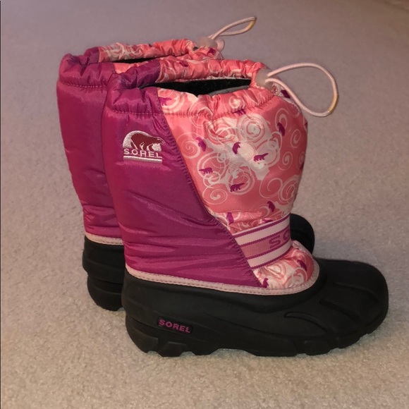 BRAND NEW Winter Boots - Picture 3 of 7